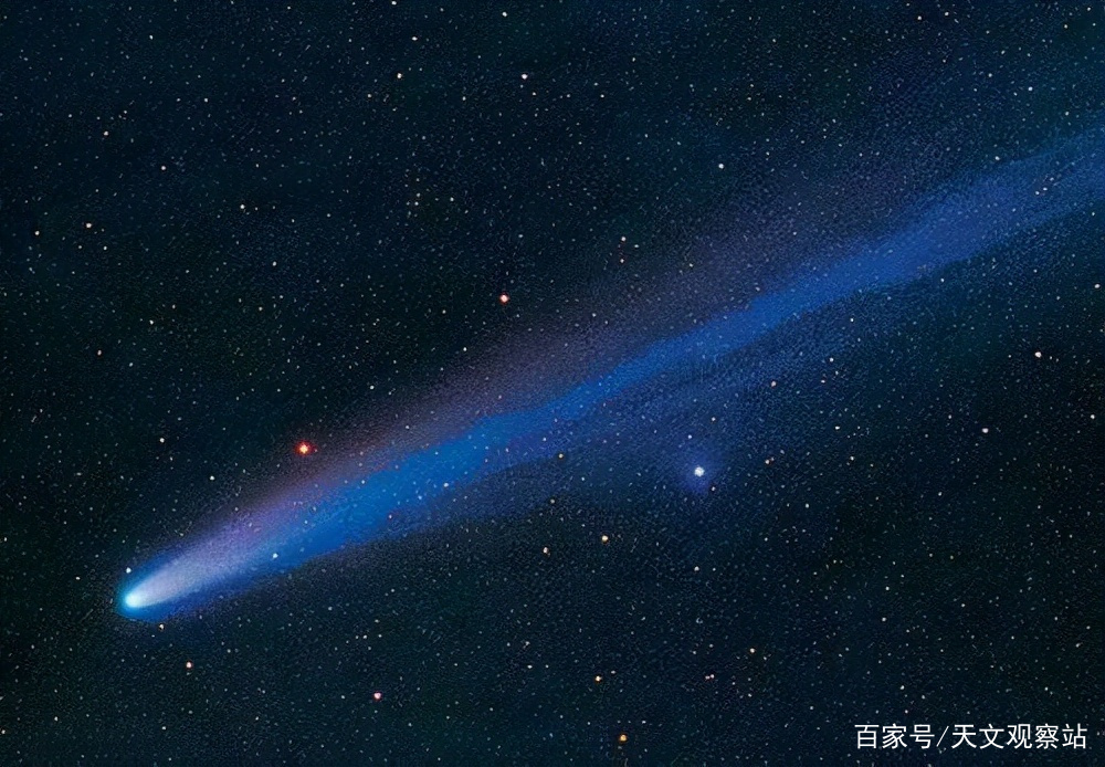 彗星接近地球的壮丽景象，共同观赏宇宙奇观