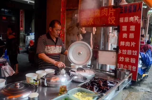 小巷特色小店臭肉问题