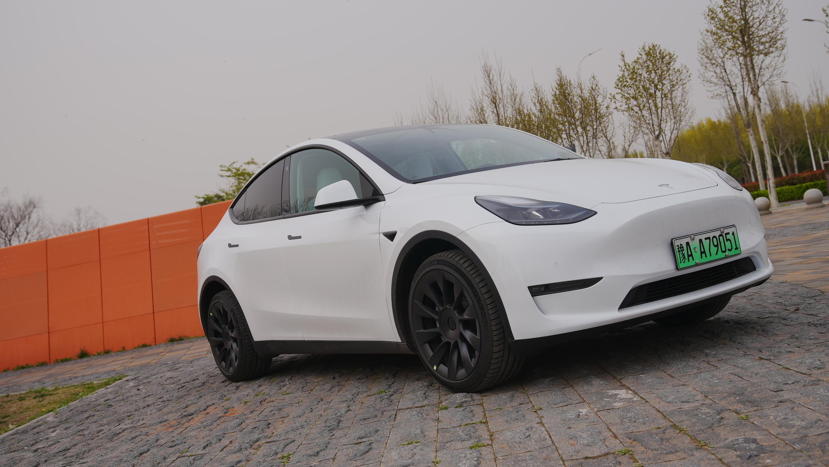 特斯拉推出无人驾驶Model Y，革新与挑战并存的驾驶新纪元