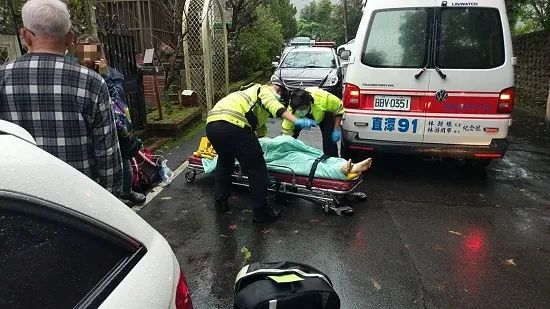 警方通报，街头暴力事件，两名男子殴打代驾司机，警方迅速处理