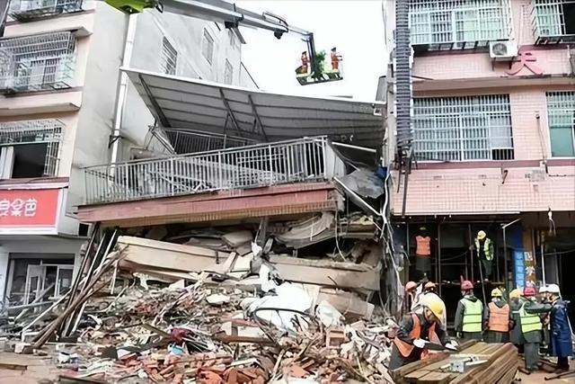 长沙自建房倒塌事故案一审宣判，54人丧生，深刻反思与启示