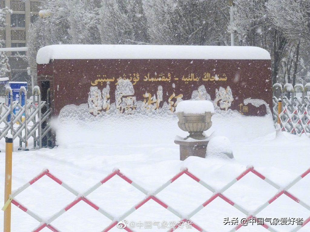 暴雨大暴雪罕见同框现象