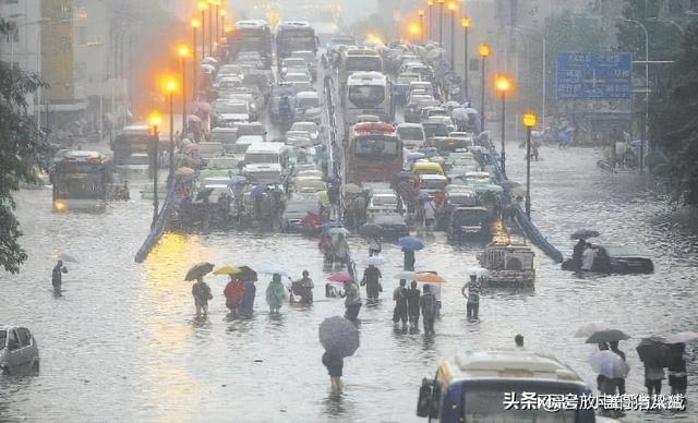 最新暴雨实时更新，暴雨最新动态报告