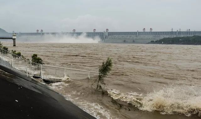 最新洪水新闻报道，洪水动态及影响分析