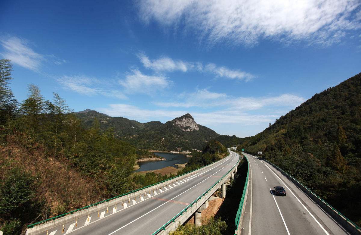 洪湖高速最新动态，驶向自然美景的旅程，探寻内心宁静之路